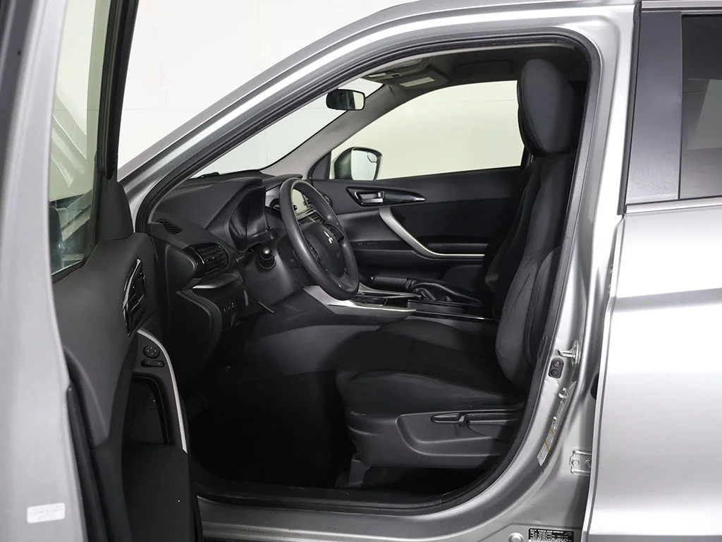 Used 2024 Silver Mitsubishi ES image 25