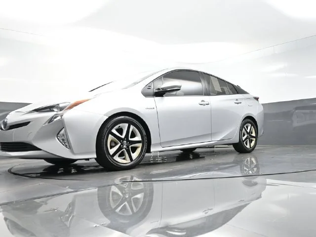 Used 2016 Silver Toyota Four Touring image 32
