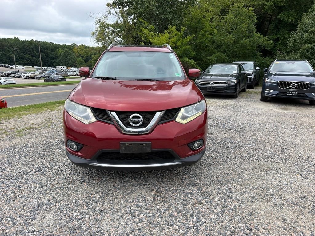 Used 2016 Red Nissan SL image 1