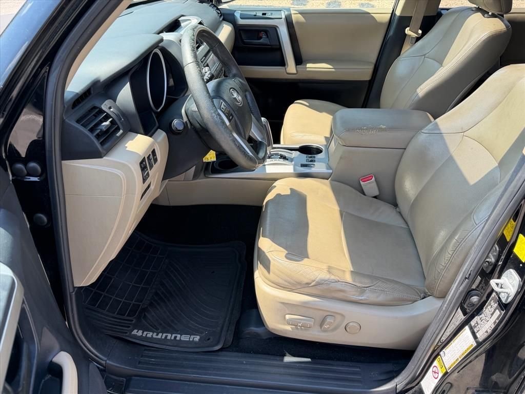 Used 2010  Toyota SR5 image 12