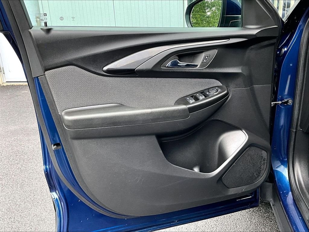 Used 2022 Blue Chevrolet LT image 9