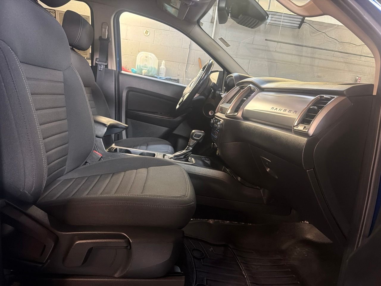 Used 2020 Blue Ford XLT image 18