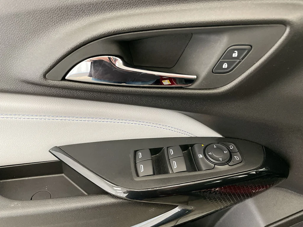 Used 2025 Crimson Metallic Chevrolet LT image 21