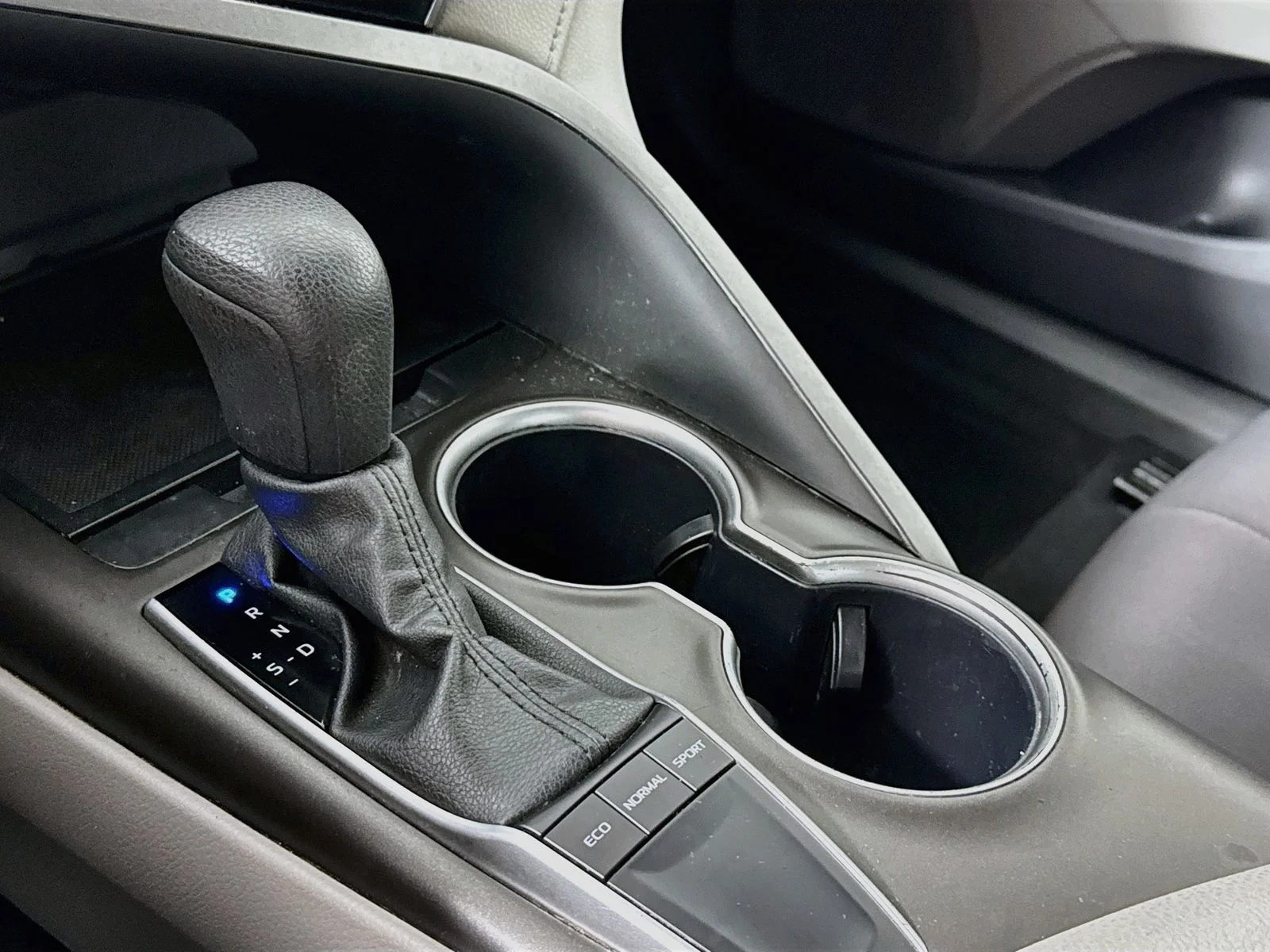 Certified Used 2024 Silver Toyota LE image 14