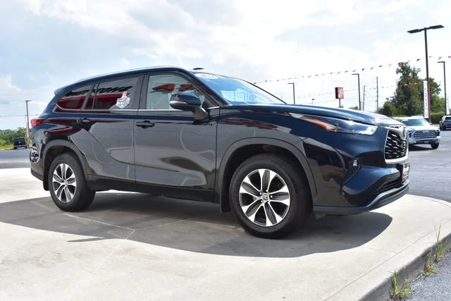 Used 2023 Black Toyota XLE image 4