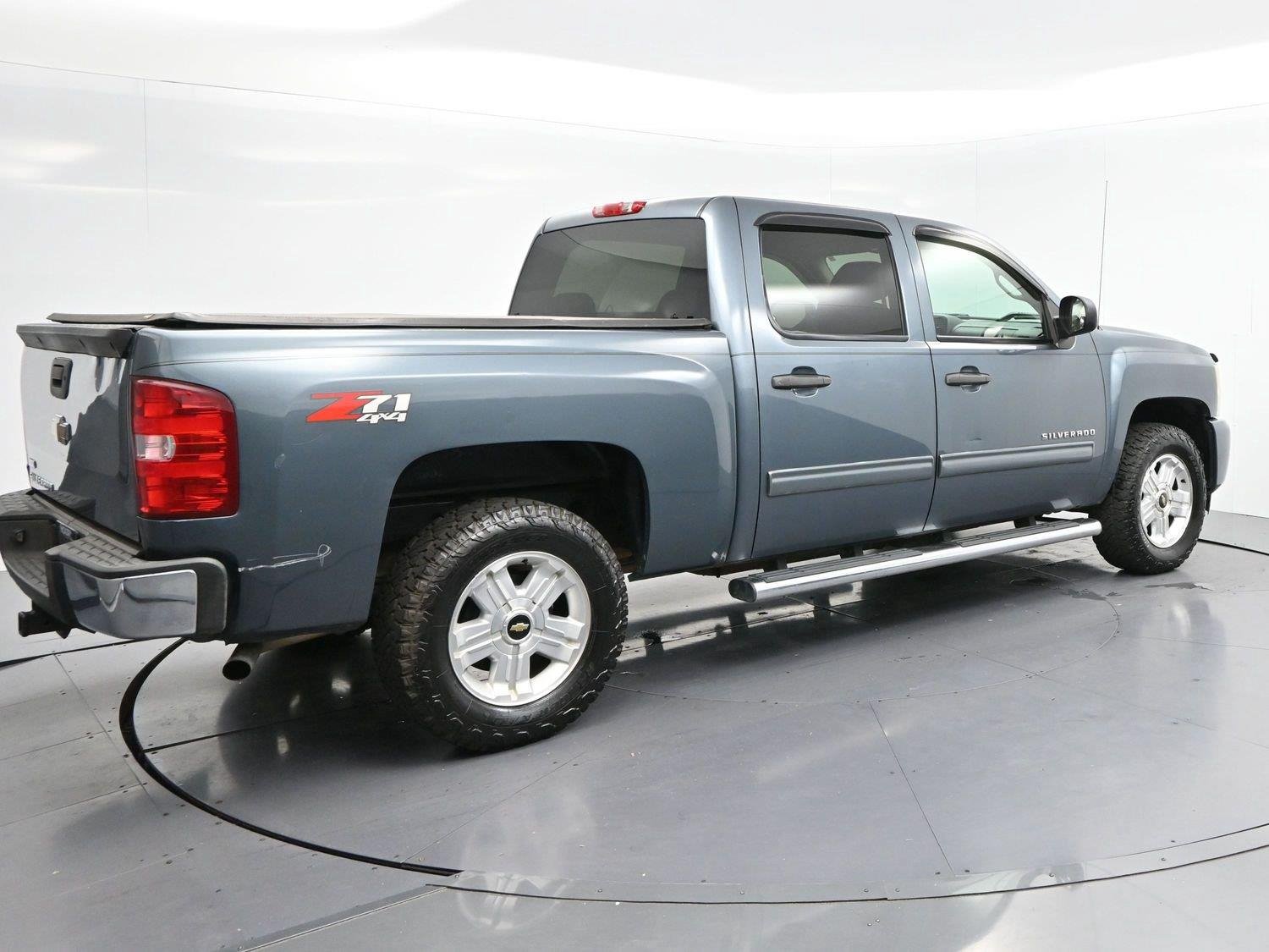 Used 2011 Blue Granite Metallic Chevrolet LT image 7