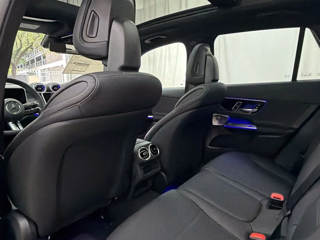 New 2027 White Mercedes-Benz GLC 300 image 21