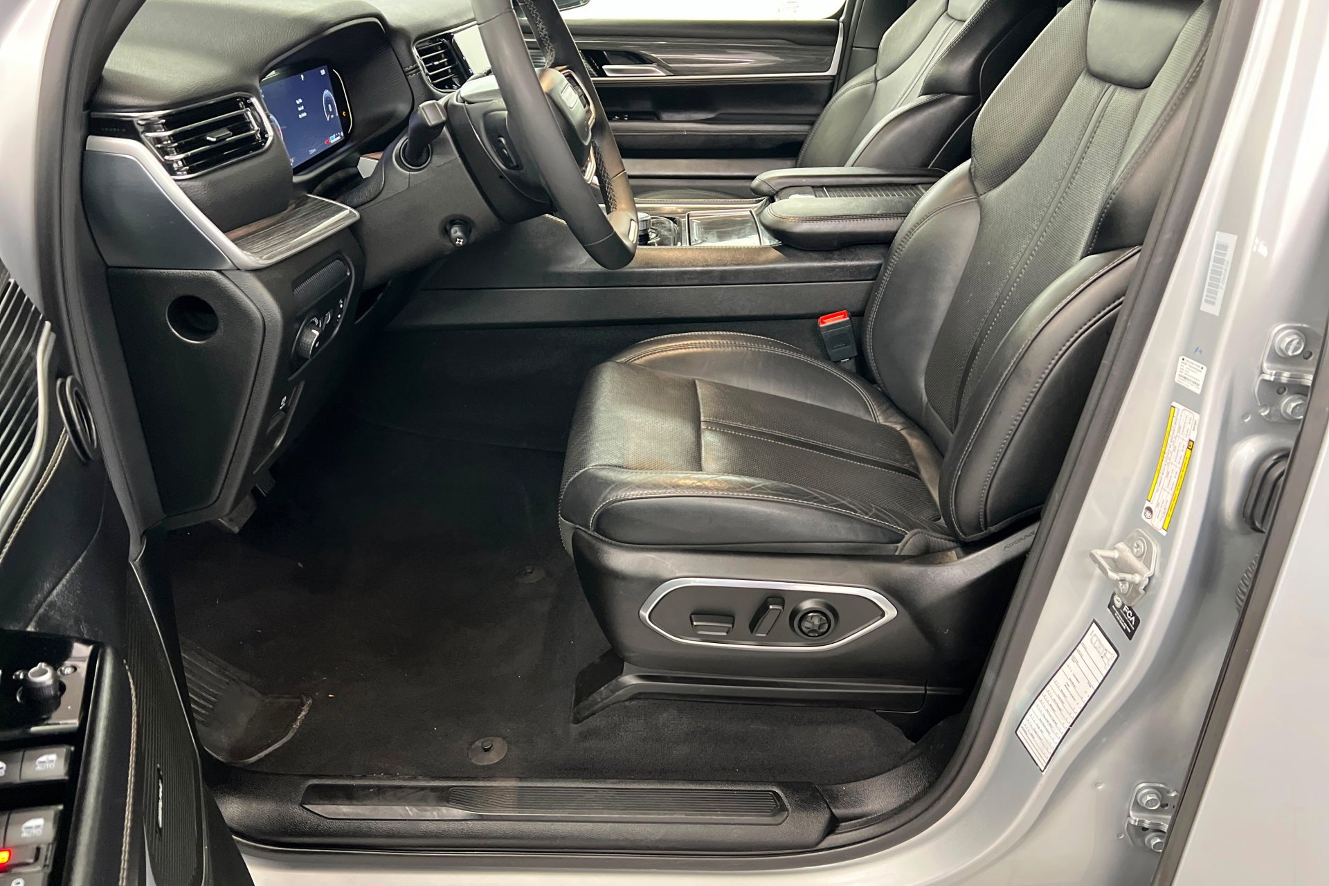 Used 2022 Silver Zynith Jeep Series II image 18