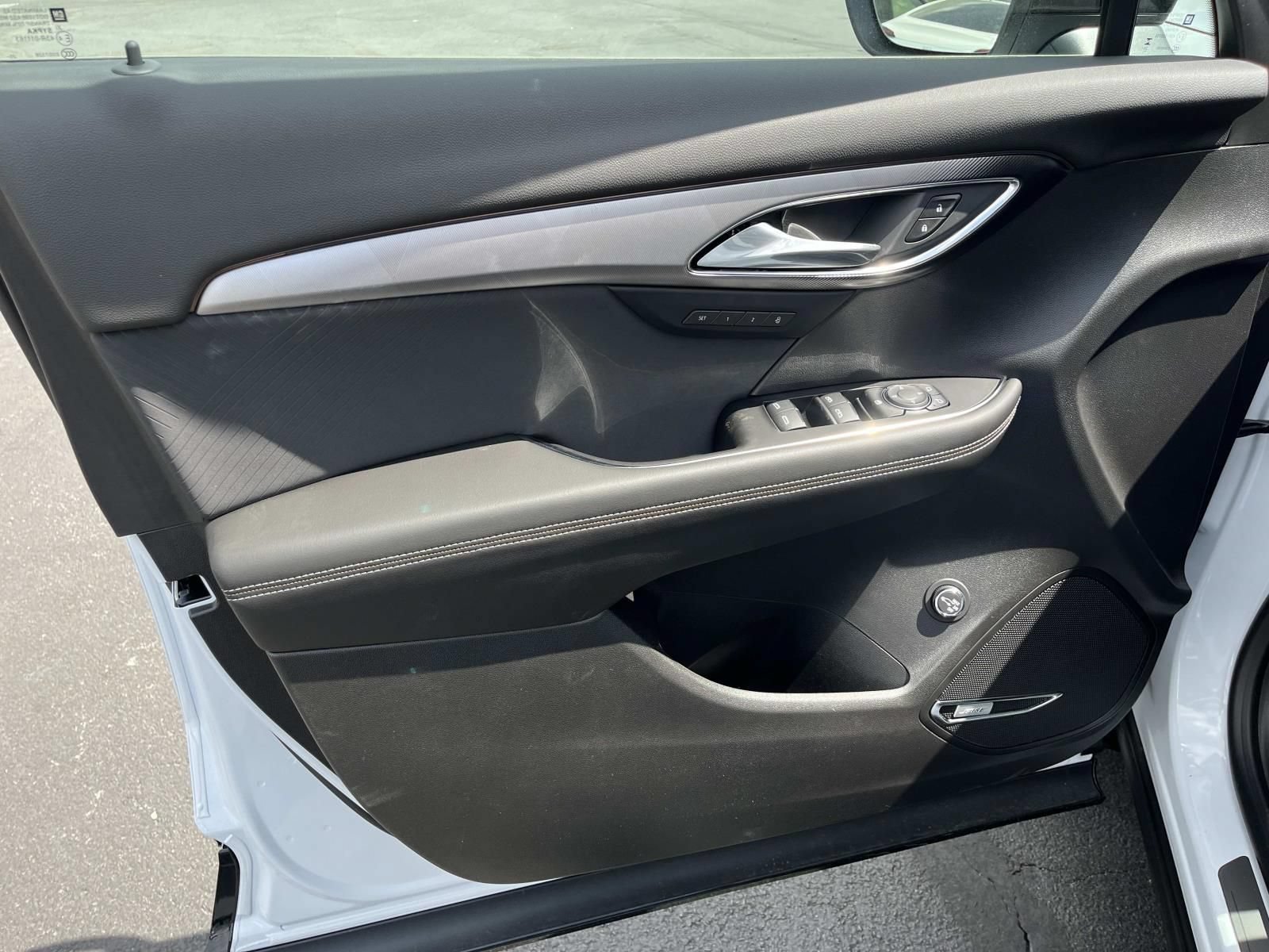 New 2026 Iridescent White Tricoat Buick Sport Touring image 19