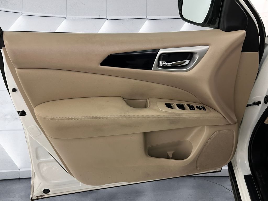 Used 2017 White Nissan S image 12