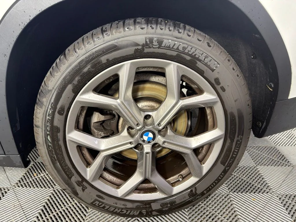 Used 2023 Alpine White BMW xDrive30i image 9