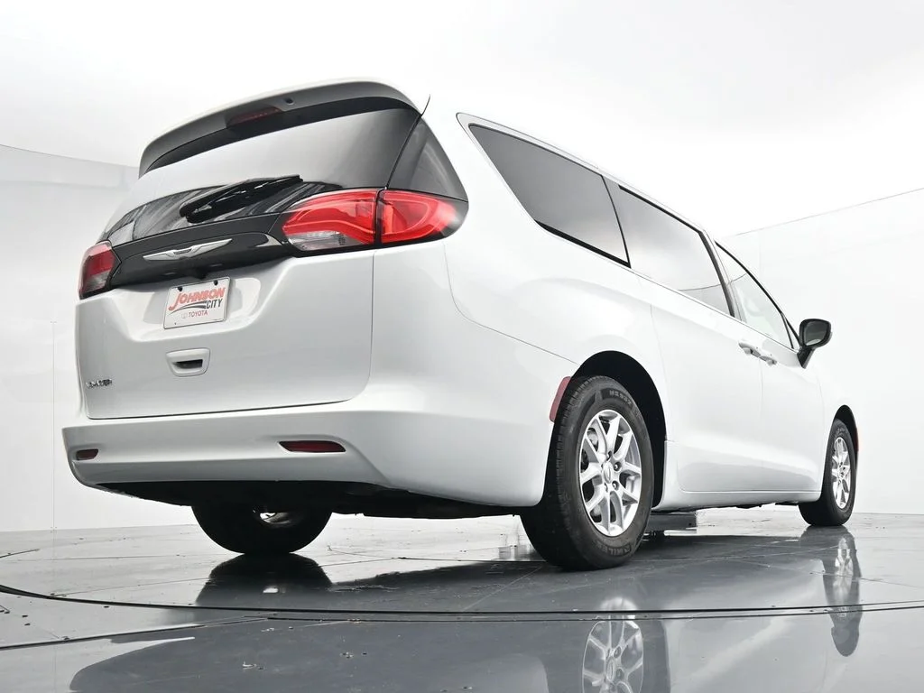 Used 2023 White Chrysler LX image 35