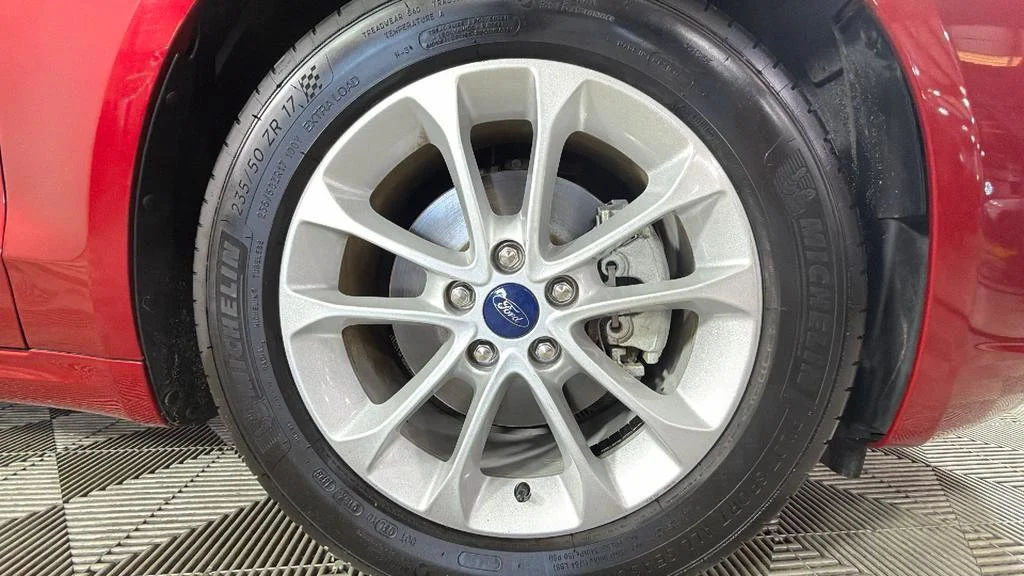 Used 2020 Red Ford SE image 36