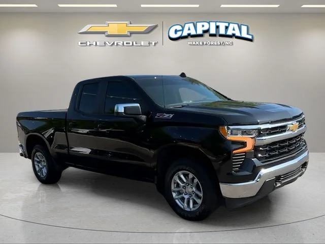 Used 2025 Black Chevrolet LT image 7