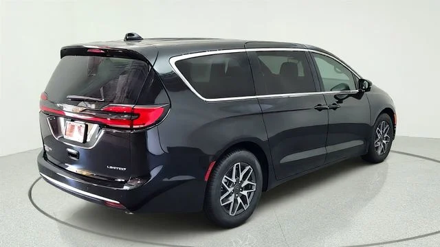 New 2027 Diamond Black Crystal Pearl-Coat Exterior Paint Chrysler Limited image 13