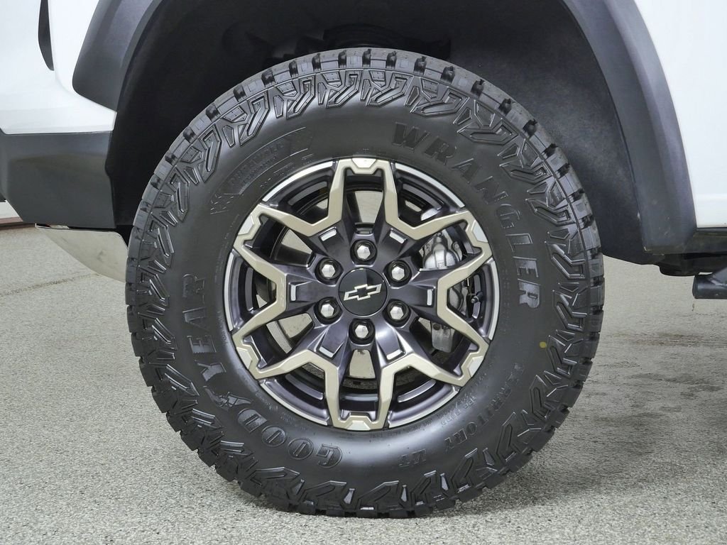 Used 2025 White Chevrolet ZR2 image 17