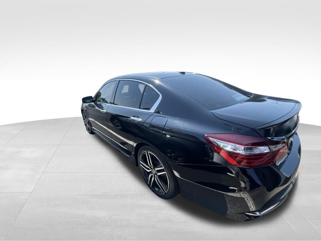 Used 2016 Black Honda Touring image 20