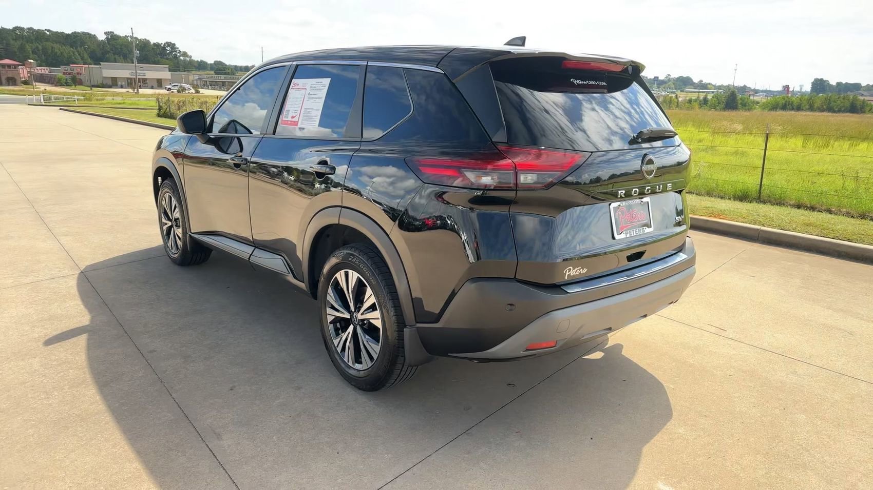 2023 Nissan Rogue SV photo 4