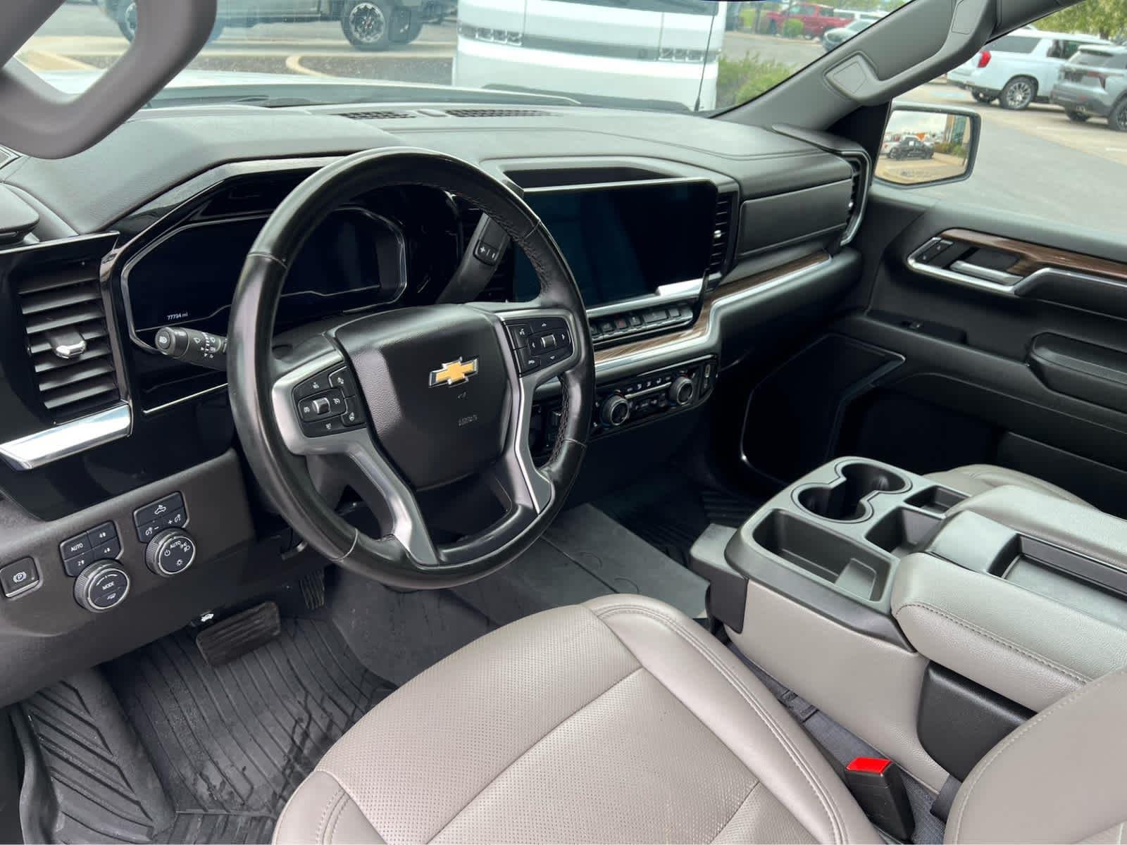 Used 2024 Summit White Chevrolet LT image 17
