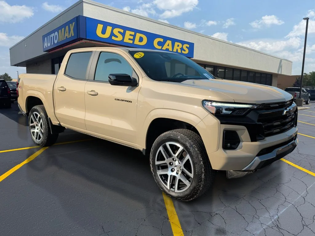 Used 2023 Sand Dune Metallic Chevrolet Z71 image 4