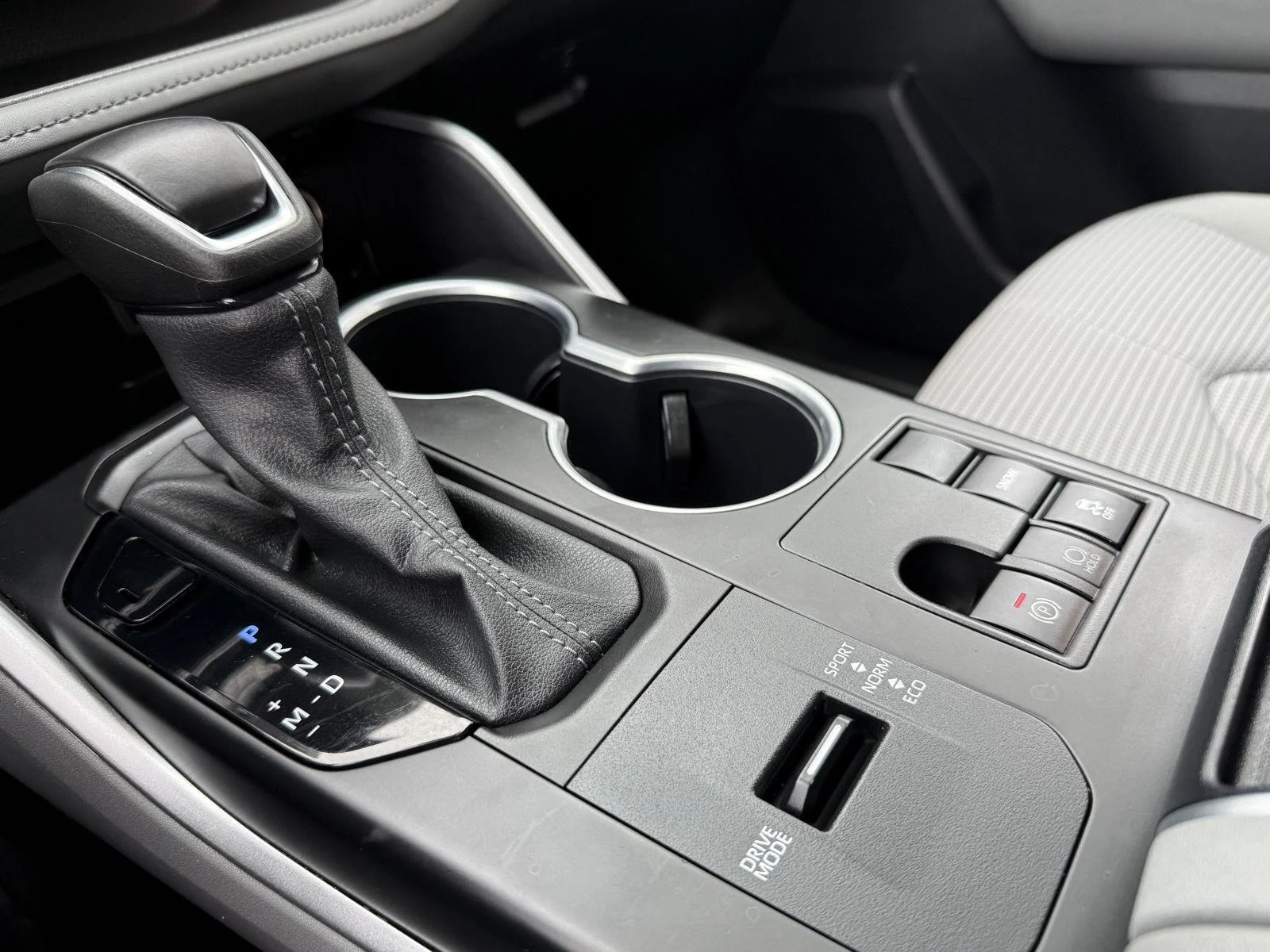 Used 2023 Celestial Silver Metallic Toyota LE image 26