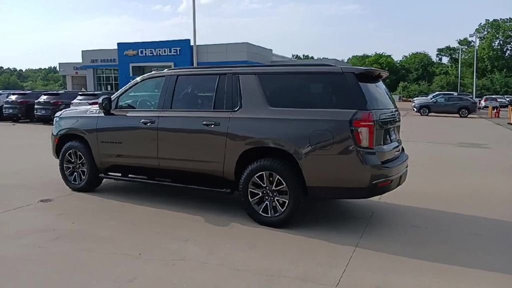 2021 Chevrolet Suburban Z71 - Photo 6