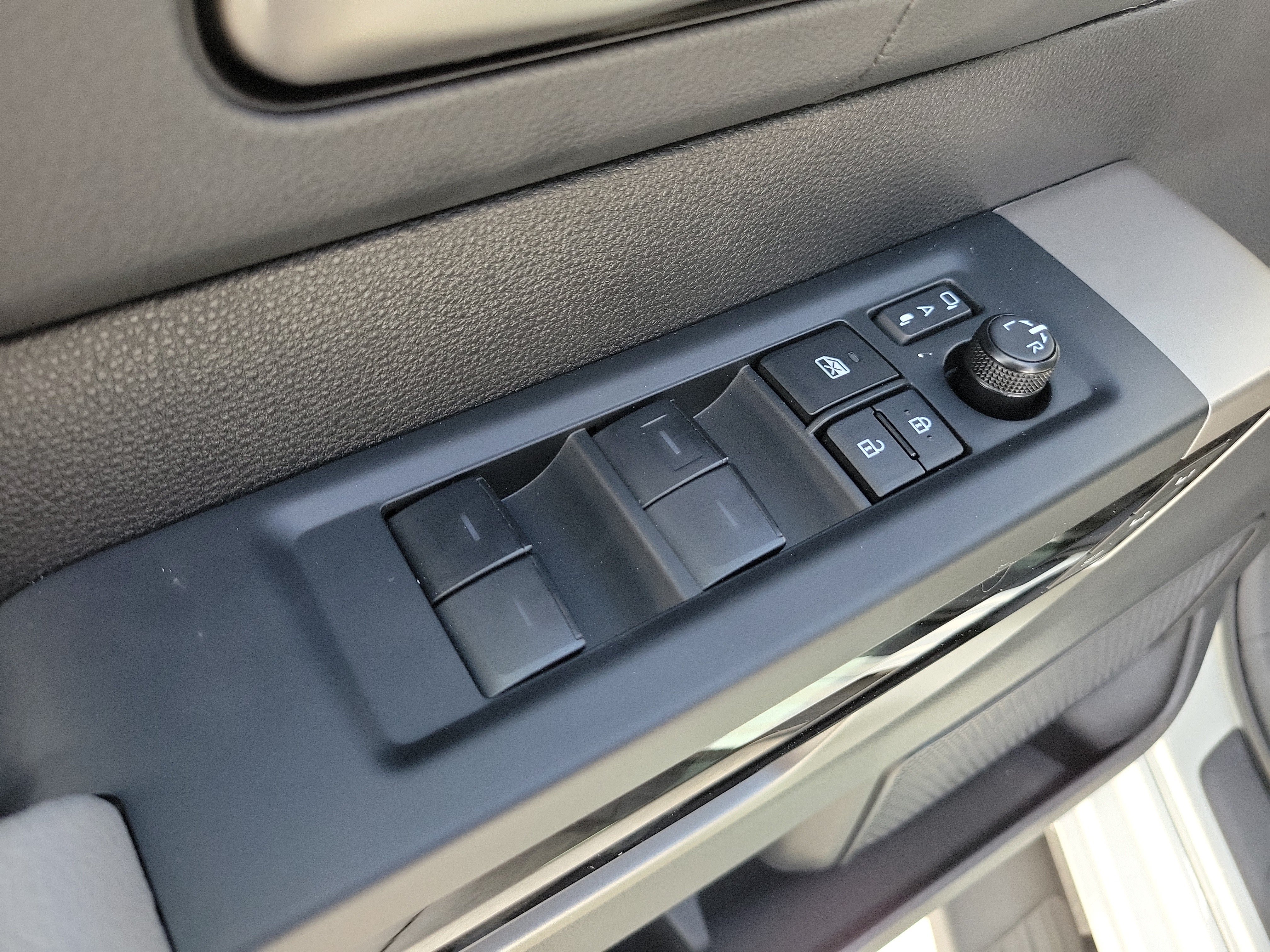 Used 2026 Ice Cap Toyota Limited Hybrid image 29