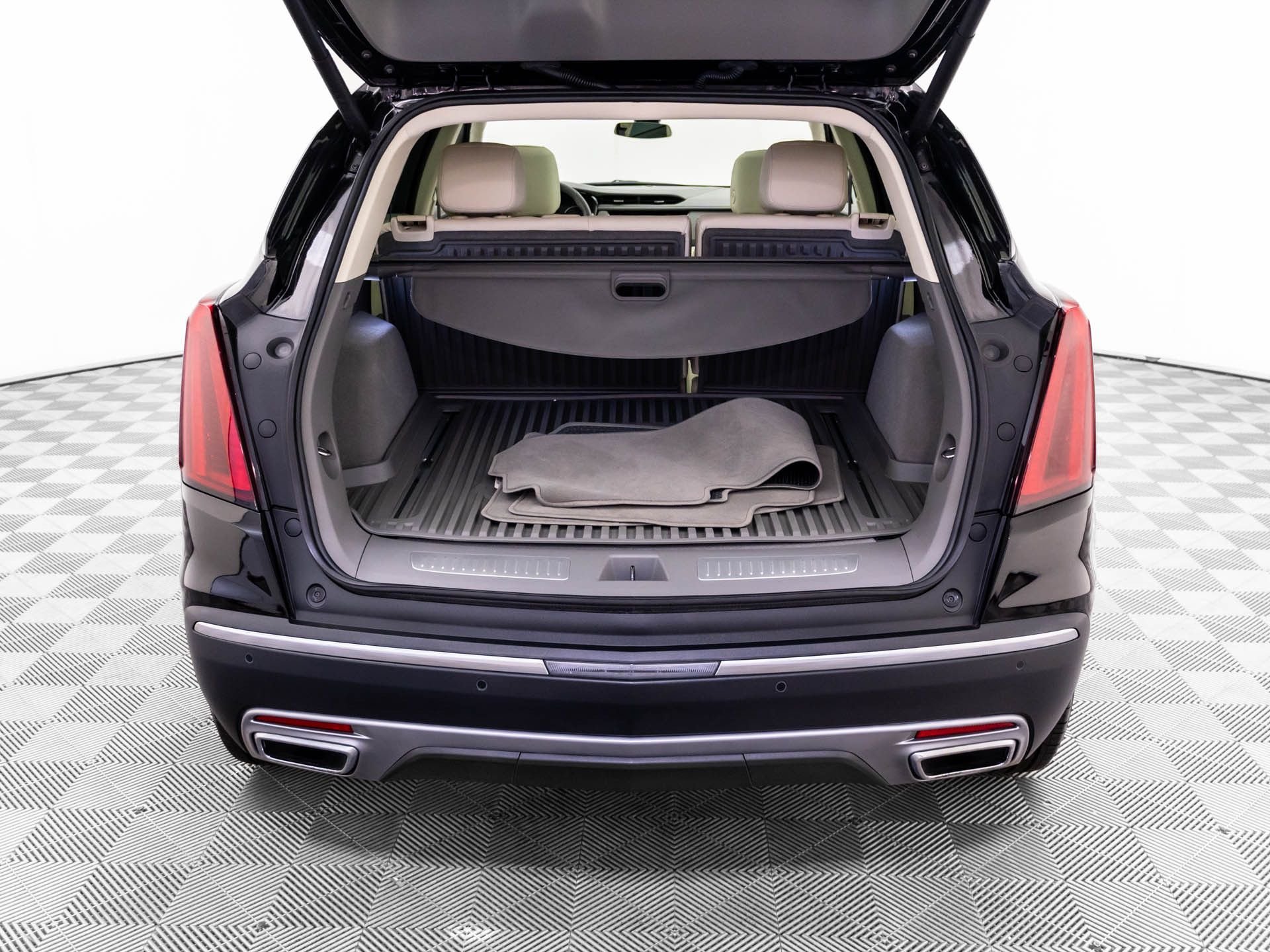 Used 2025 Black Cadillac Premium Luxury image 34