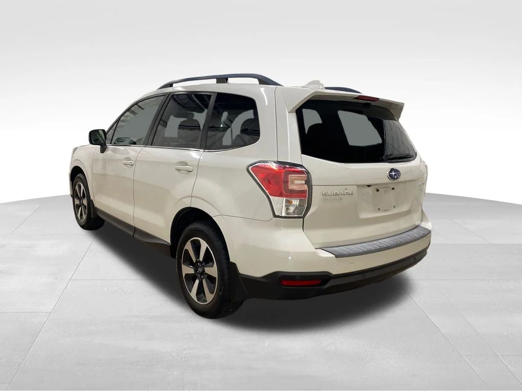 Used 2018 White Subaru 2.5i Limited image 4