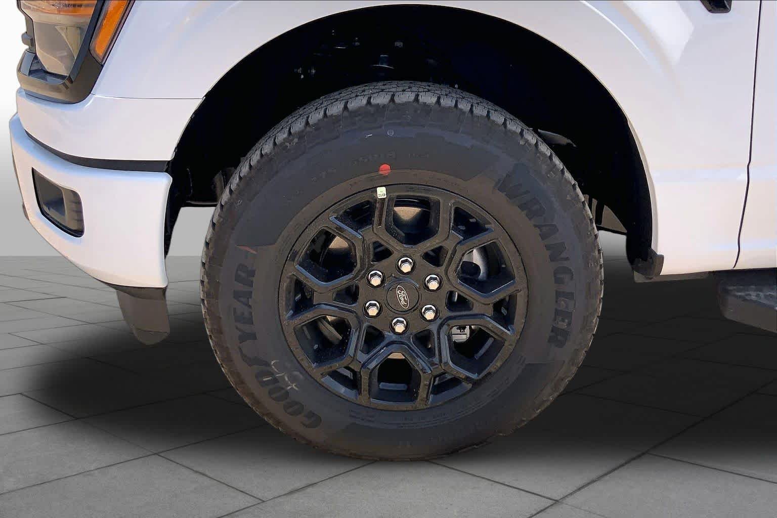New 2026 Oxford White Ford XLT image 11