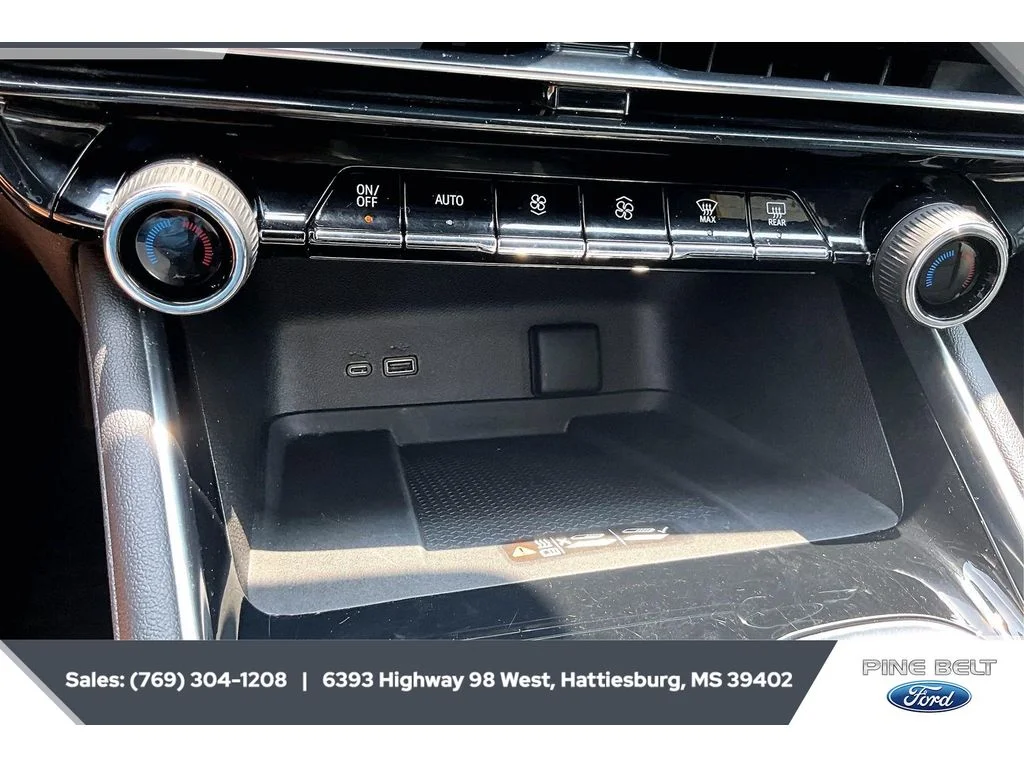 Used 2025 Sterling Gray Metallic Chevrolet FWD LT image 24