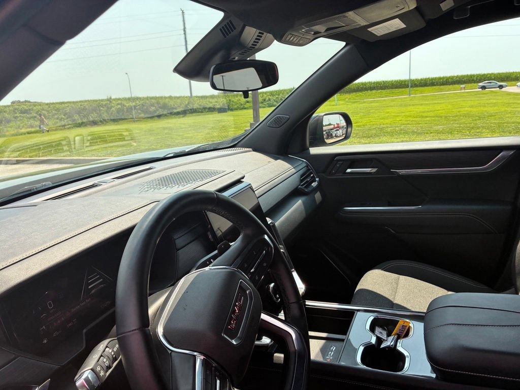 Used 2025 Ebony Twilight Metallic GMC Elevation image 19