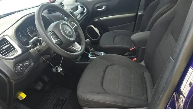 Used 2018 Jetset Blue Jeep Latitude image 5