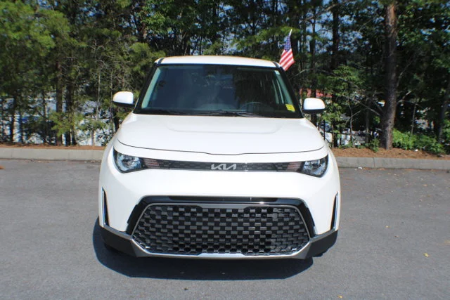 Used 2025 Snow White Pearl Kia EX image 17