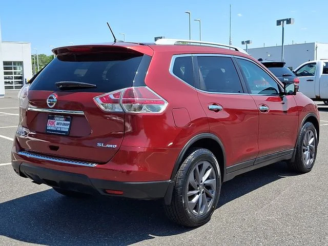 Used 2016 Red Nissan SL image 7