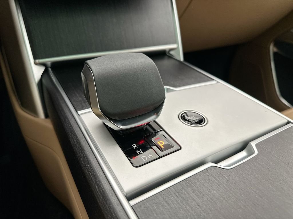 New 2026 Belgravia Green Land Rover SE image 12