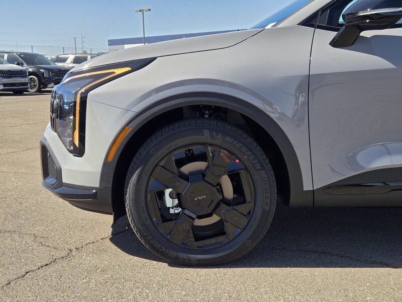 New 2027 Wolf Gray Kia X-Line image 5