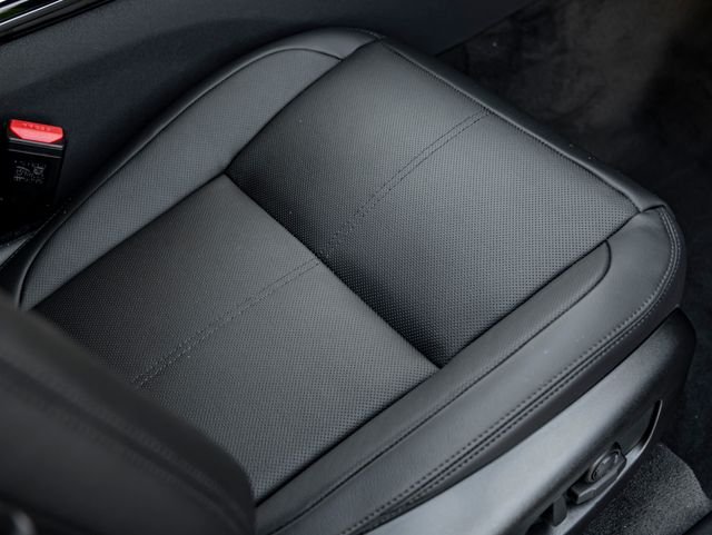 New 2026 Arroios Grey Land Rover Dynamic SE image 27