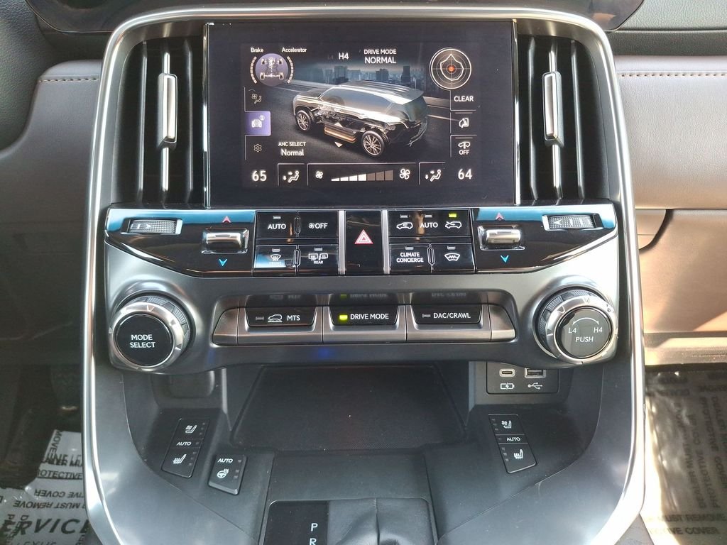 Certified Used 2024 White Lexus 600 Luxury image 17