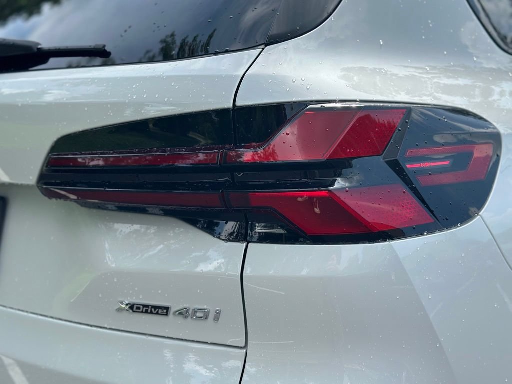 New 2026 Mineral White Metallic BMW xDrive40i image 11