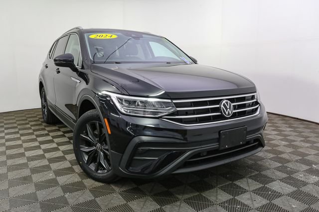 Used 2024  Volkswagen 2.0T SE image 3