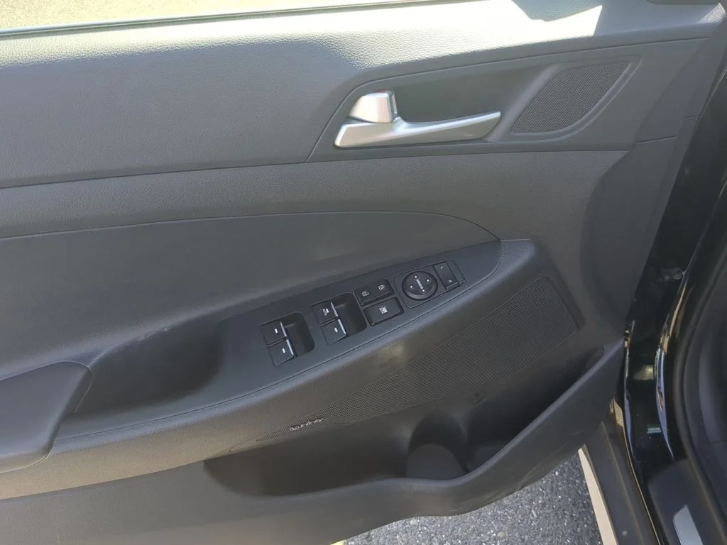 Used 2020 Black Hyundai Limited image 13