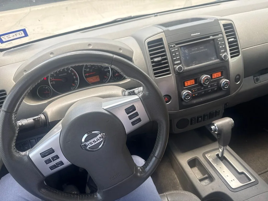Used 2019 White Nissan SL image 7