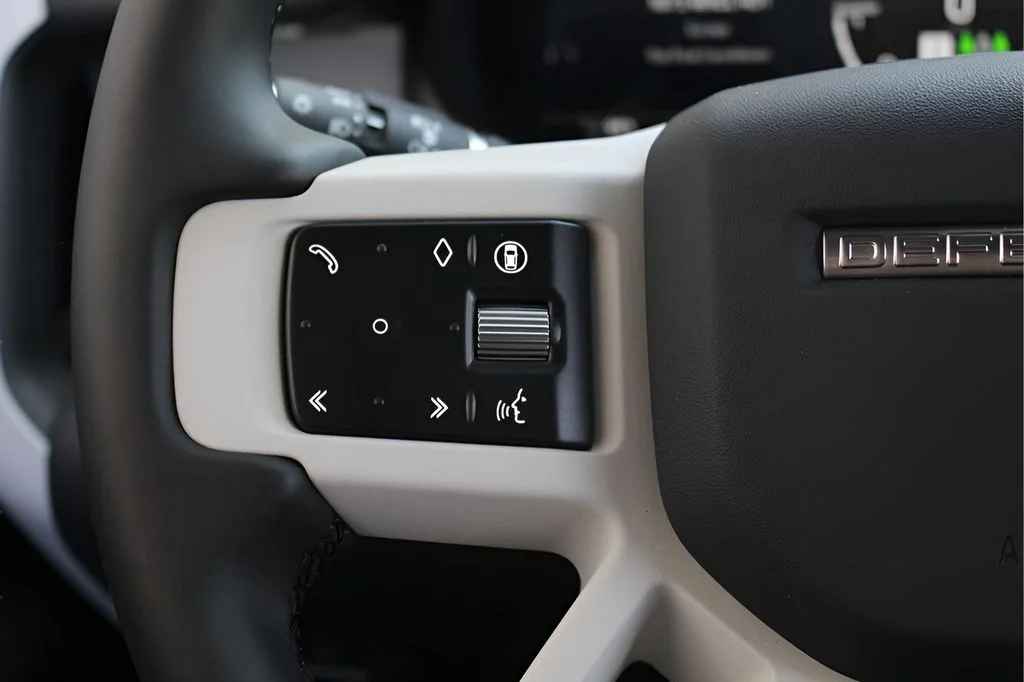 2025 Land Rover Defender S - Photo 20