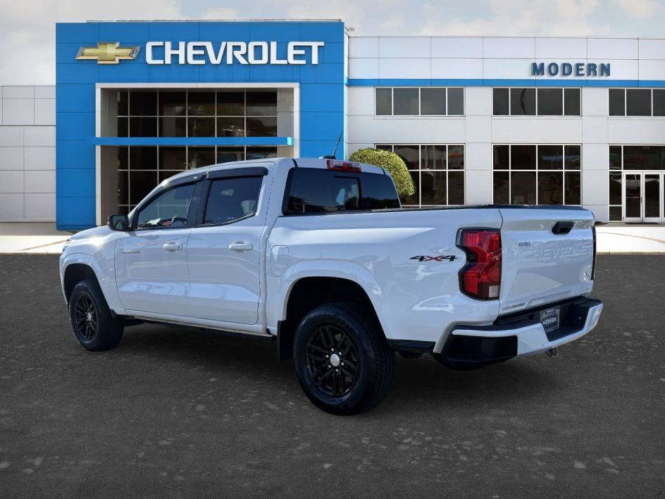 Used 2024 Summit White Chevrolet 4WD LT image 3