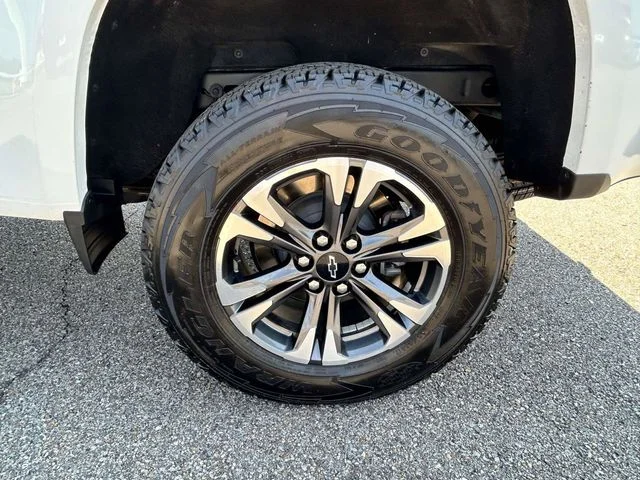 Used 2021 Summit White Chevrolet Z71 image 9