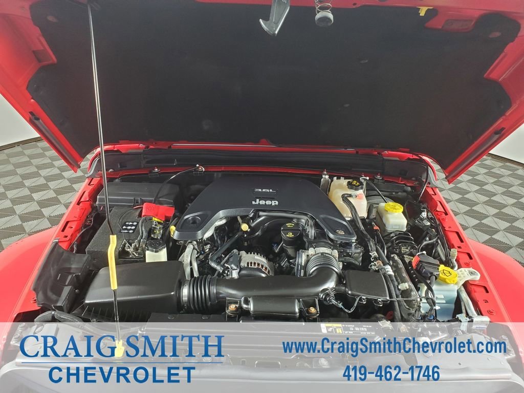 Used 2019 Red Jeep Sahara image 9