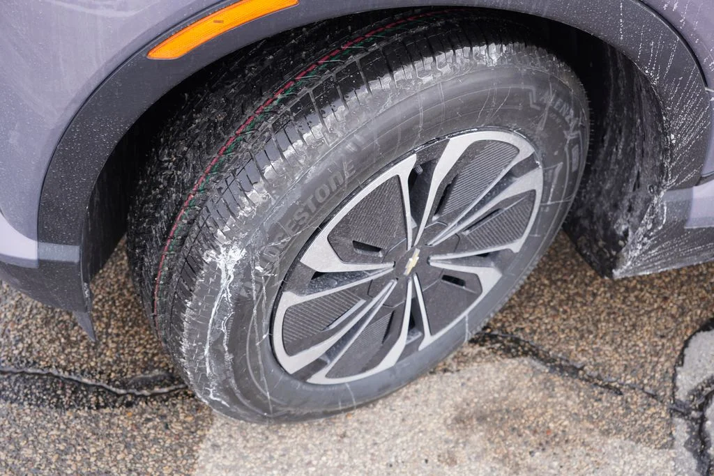 New 2026 Galaxy Gray Metallic Chevrolet LT image 9
