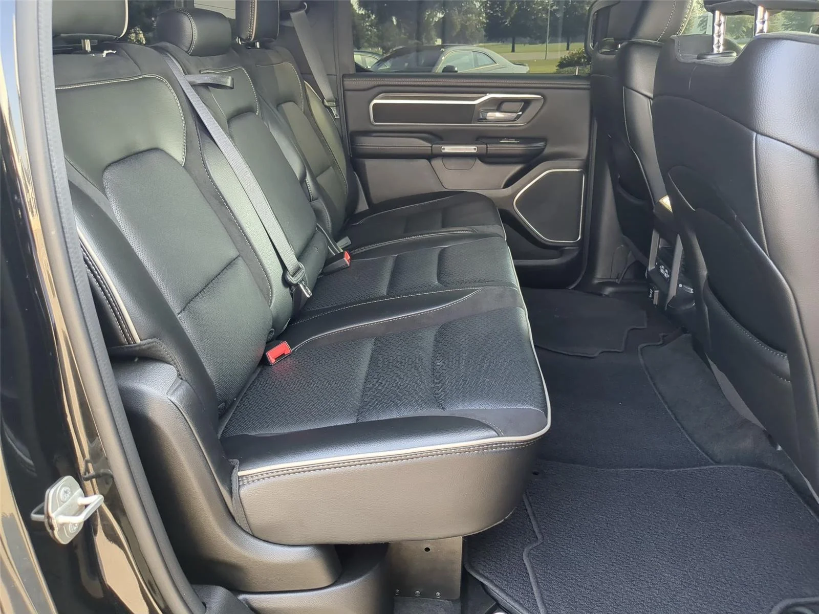 Used 2024  RAM TRUCK LARAM image 31