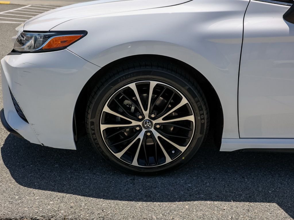 Used 2018 White Toyota SE image 10
